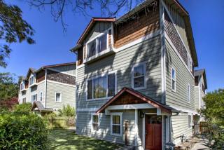 5912 14 Ave, Seattle WA  98198-8334 exterior