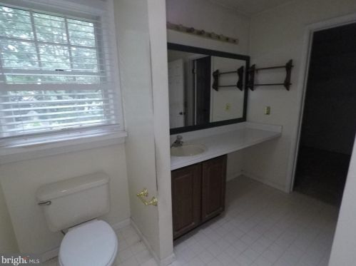 2 Presidential Dr, Berlin Boro NJ  08009-1358 exterior