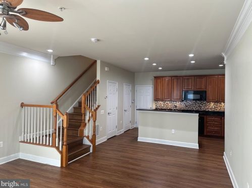 14800 Potomac Branch Dr, Woodbridge VA  22191-4056 exterior