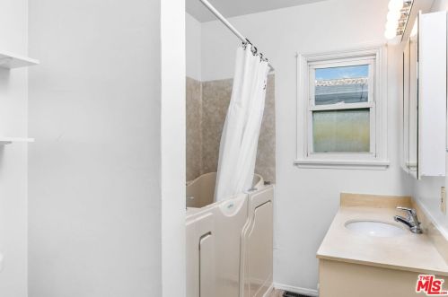 609 35th St, Manhattan Beach CA  90266-3427 exterior