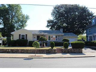 613 Academy Ave, Providence, RI 02908-2724