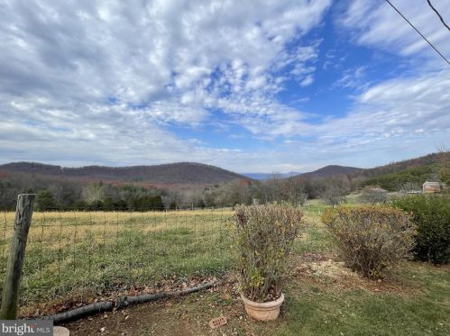 248 Hill Top Ct, Richmond National Battlefiel VA  22835-7135 exterior