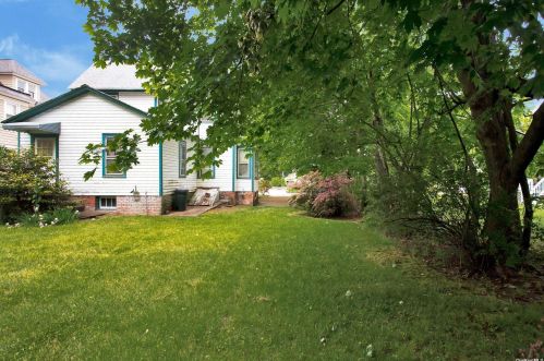 64 Driscoll Ave, Rockville Centre NY  11570-6006 exterior