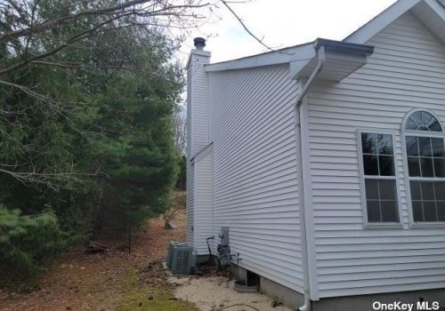 111 Crystal Brk Holw Rd, Mount Sinai NY  11766-2024 exterior