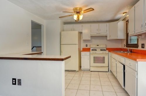 2 Wintergreen Cir, Methuen MA  01844-5470 exterior