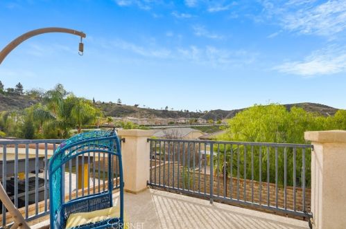 19920 Holly Dr, Santa Clarita CA  91350-3698 exterior