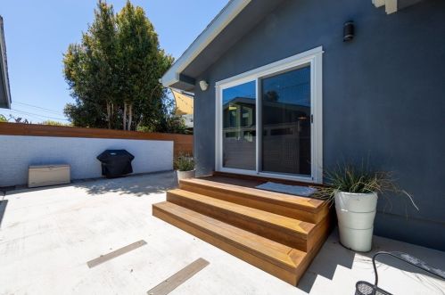 324 Grand Ave, Long Beach CA  90814-2738 exterior