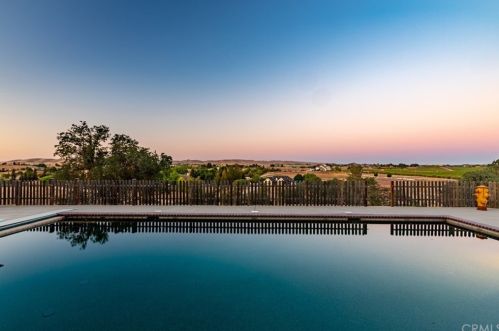 5730 Loma Verde Dr, Lake Nacimiento, CA 93446-8493