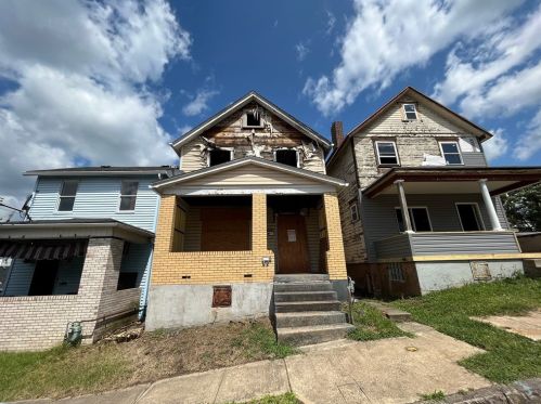2917 Garbett St, Mckeesport, PA 15132-5327