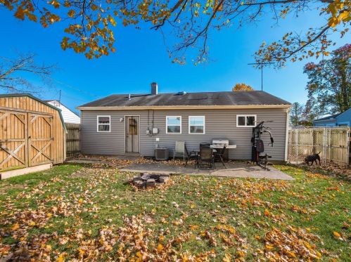 312 Madison Dr, West Jefferson OH  43162-1302 exterior