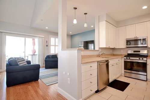 70 Endicott St, Norwood, MA 02062-3038