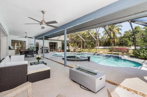 1903 Countess Ct, Naples FL  34110-1005 exterior