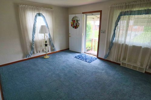 303 Sceneridge Rd, Mckeesport PA  15133-2221 exterior