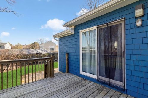 184 Grove Ave, Warwick RI  02889-5404 exterior