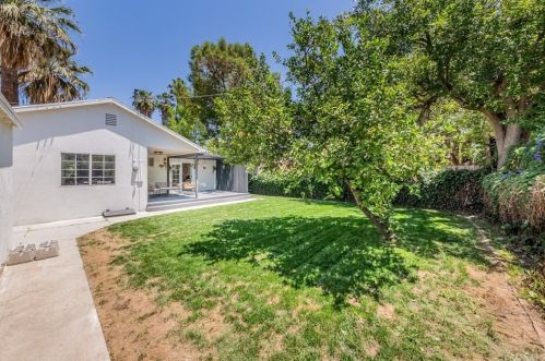 17602 Collins St, Van Nuys CA  91316-1245 exterior