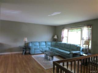 23 Lake Region Blvd, Monroe, NY 10950-1133