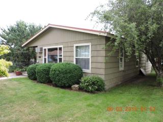 208 Elberta Ave, Cashmere, WA 98815-1044
