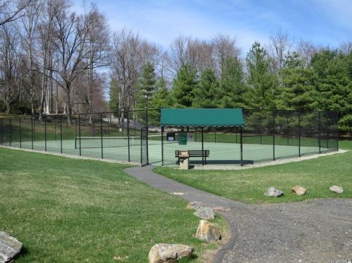 4 Elizabeth Ct, Briarcliff NY  10510-2528 exterior