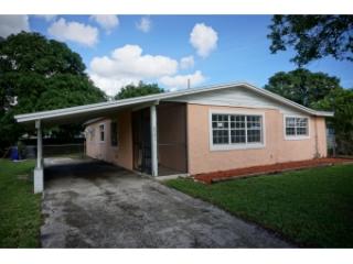 6541 Taylor St, Hollywood, FL 33024-7643