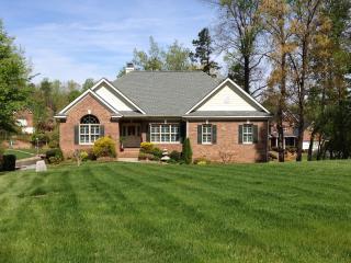 115 Grand Bay Dr, Mooresville, NC 28117-8800