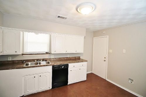 938 Pleasant Run Rd, Lancaster TX  75146-1448 exterior