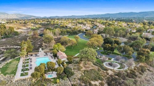 24613 Garland Dr, Santa Clarita CA  91355-4962 exterior