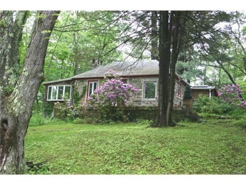 402 Depot Hill Rd, Poughquag, NY 12570-5766