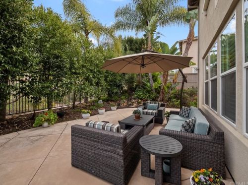 7463 Circulo Sequoia, Carlsbad CA 92009-8467 exterior