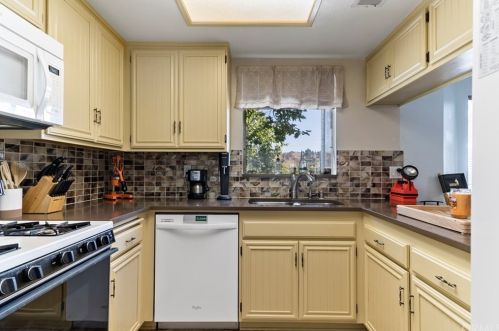 26866 Claudette St, Santa Clarita, CA 91351-5521