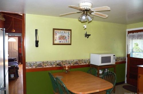 38 Matthew St, Waterbury, CT 06712-1412