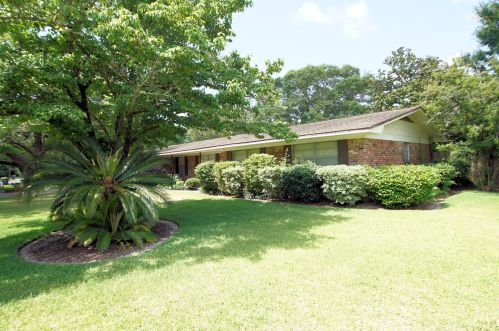621 Merioneth Dr, Fort Walton Beach, FL 32547-1712