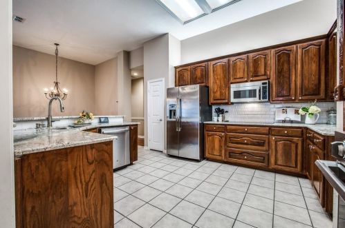 1350 Old Orch Ln, Lewisville TX 75067-5065 exterior