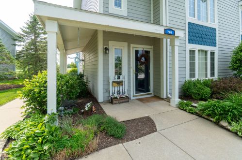 748 Geneva National Ave, Lake Geneva, WI 53147-4818