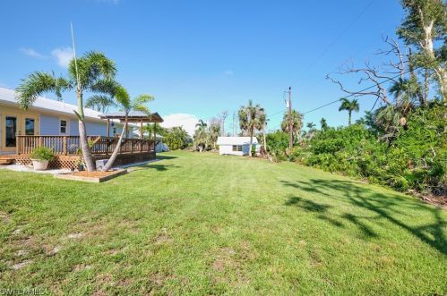 3633 Mango St, Saint James City FL  33956-2553 exterior