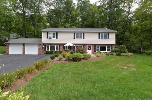 5 Bayberry Dr, Brookfield Center, CT 06804-1703