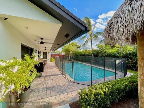 1630 118th Ter, Hollywood FL  33026-2546 exterior