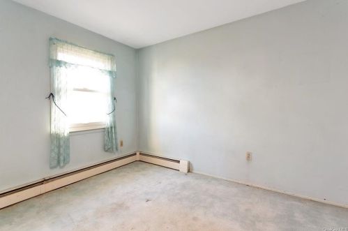 22 Concord Rd, Fishkill NY 12524-1403 exterior