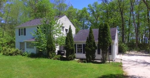 13418 Lakewood Dr, Thiensville, WI 53097-2411