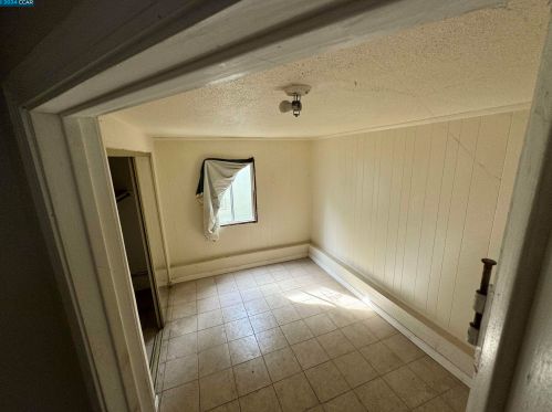 2751 Grande Vis Ave, Oakland CA 94601-1327 exterior