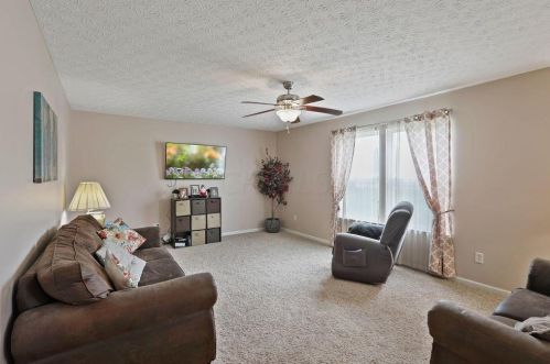 438 Wagon Ave, Pataskala OH  43062-8060 exterior