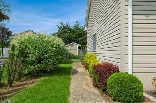 230 7th Ave, Manville NJ  08835-1216 exterior