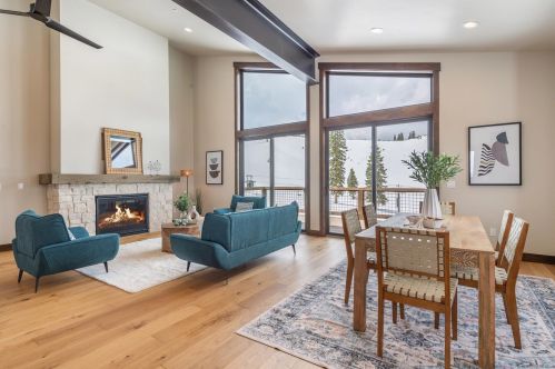 13701 Ski Slope Way, Truckee CA  96161-6605 exterior