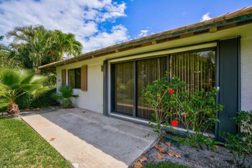 829 Club Dr, West Palm Beach FL  33418-7058 exterior