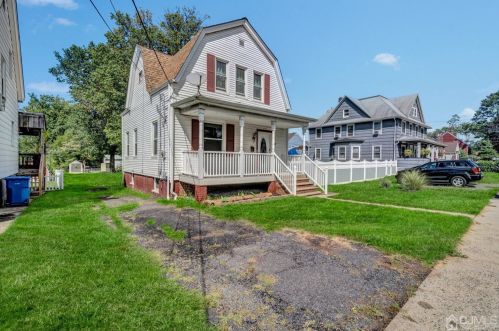 30 Freeman St, Woodbridge, NJ 07095-3423