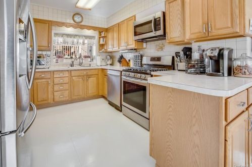 19 Hillcrest Ave, Crotonville NY  10562-1921 exterior