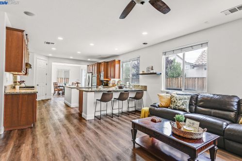 66 Sunchase Ct, Oakley CA  94561-4425 exterior