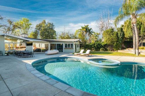 5567 Lonna Linda Dr, Long Beach, CA 90815-4425