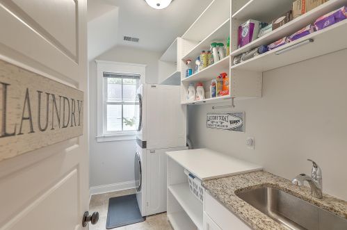 1521 Lindsey Creek Dr, Mount Pleasant SC  29466-8393 exterior