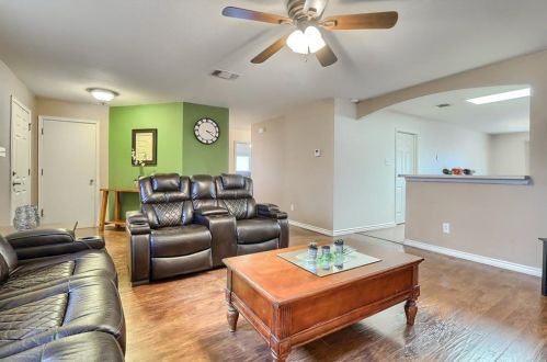 128 Hunter Rex Way, Uhland, TX 78640-5367