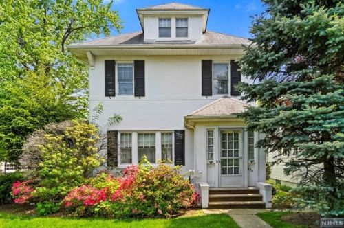 592 Maywood Ave, Maywood, NJ 07607-1506